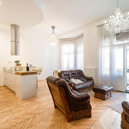 Garys Bright And Spacious Two Bedroom Flat Near Danube Budapest Bagian luar foto