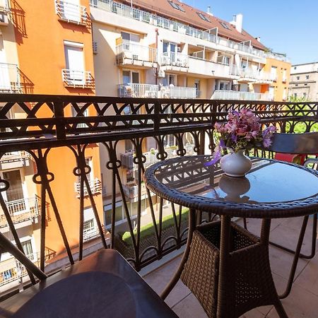 Garys Bright And Spacious Two Bedroom Flat Near Danube Budapest Bagian luar foto