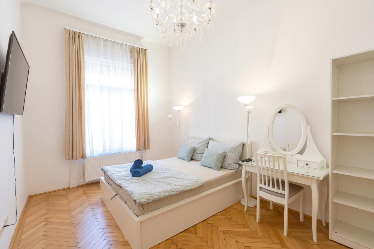Garys Bright And Spacious Two Bedroom Flat Near Danube Budapest Bagian luar foto