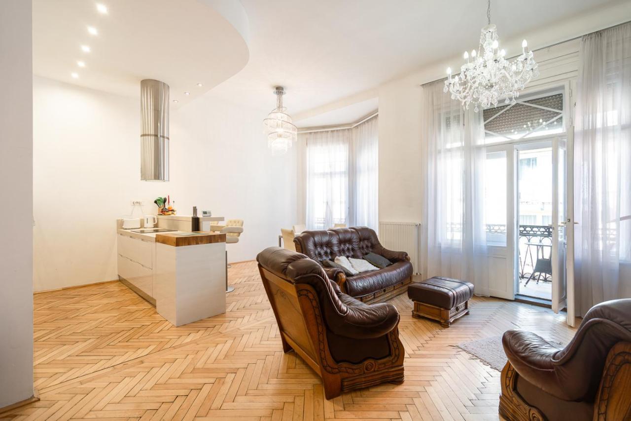 Garys Bright And Spacious Two Bedroom Flat Near Danube Budapest Bagian luar foto