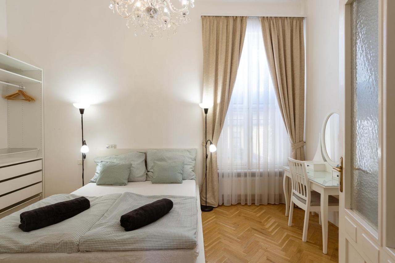 Garys Bright And Spacious Two Bedroom Flat Near Danube Budapest Bagian luar foto