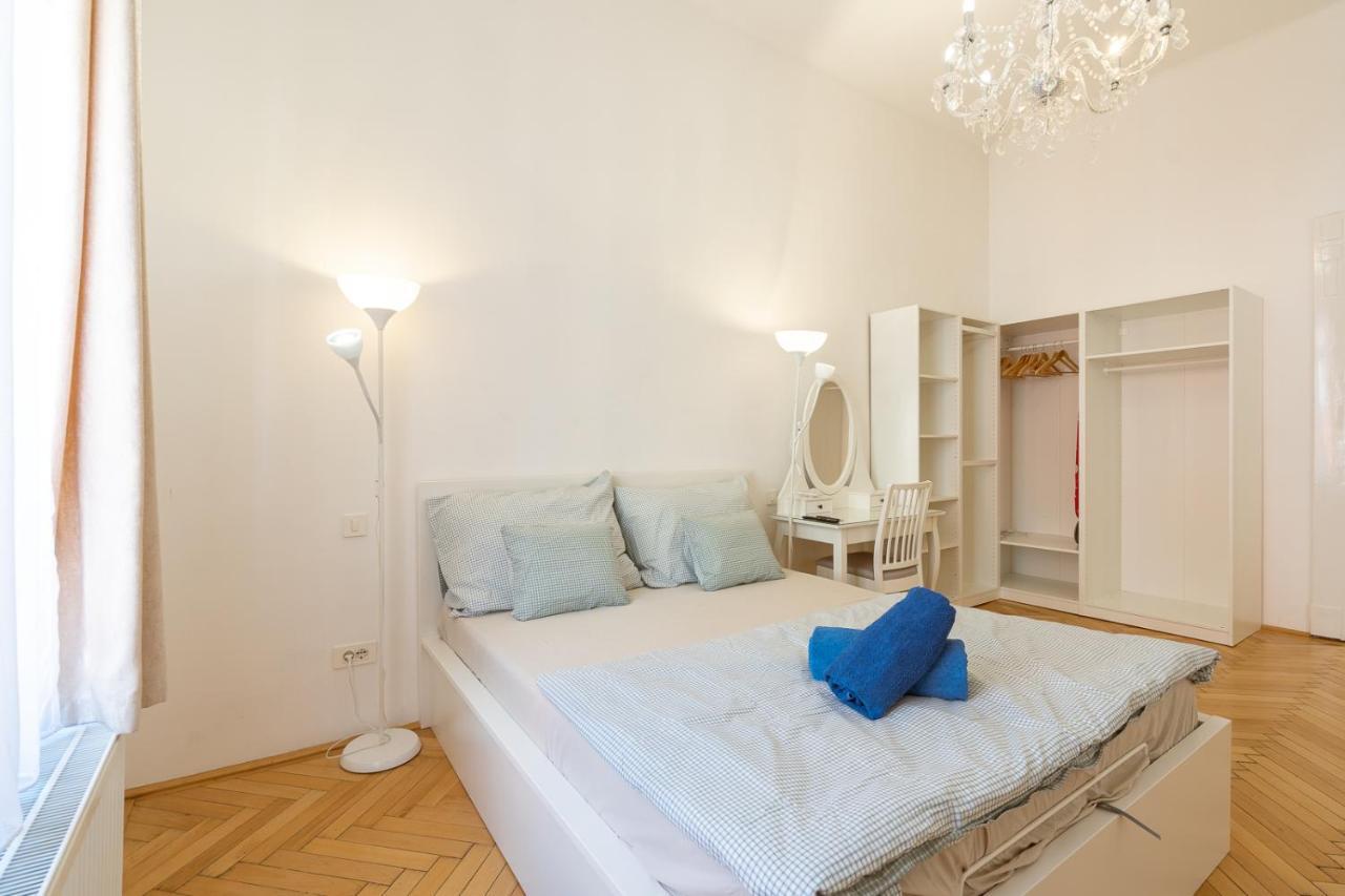 Garys Bright And Spacious Two Bedroom Flat Near Danube Budapest Bagian luar foto