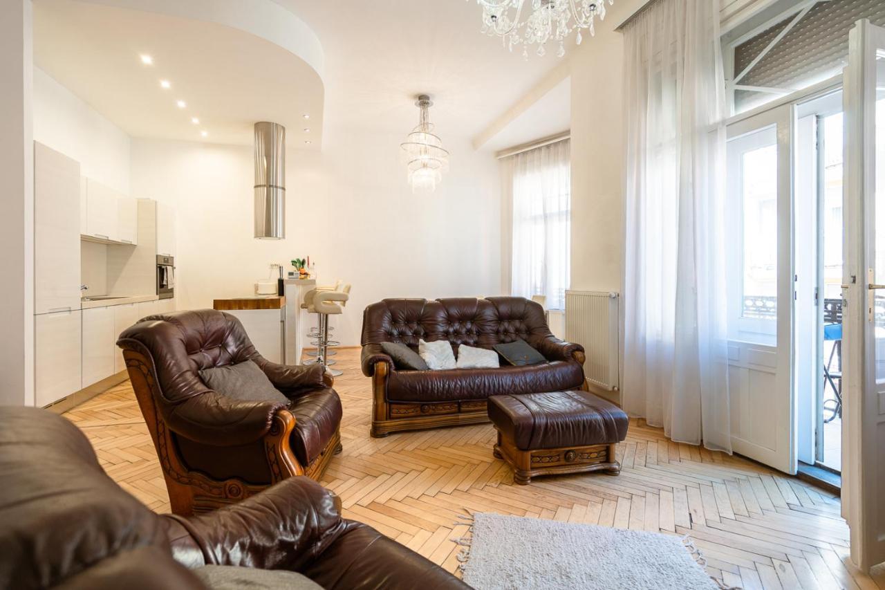 Garys Bright And Spacious Two Bedroom Flat Near Danube Budapest Bagian luar foto